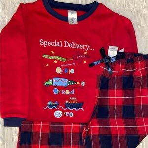 Gap Red Pajamas PJ’s size 4 Christmas boys